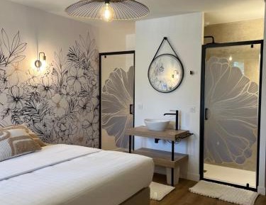 Queen Room with Pool View