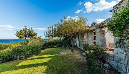 Villa with Garden View