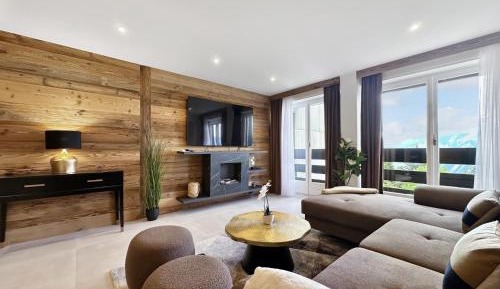 Apartment with Mountain View