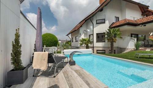 Superior One-Bedroom Apartment