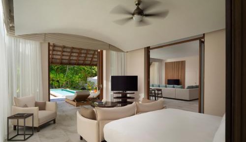 Three-Bedroom Beach Suite with Pool