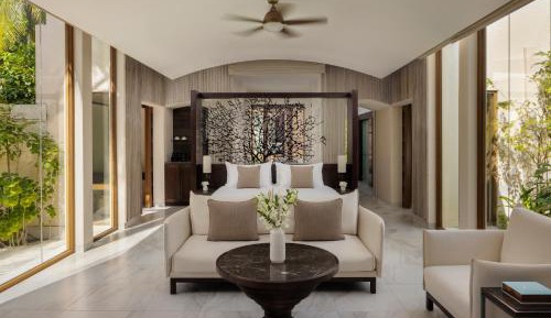 Deluxe Beach Villa with Pool
