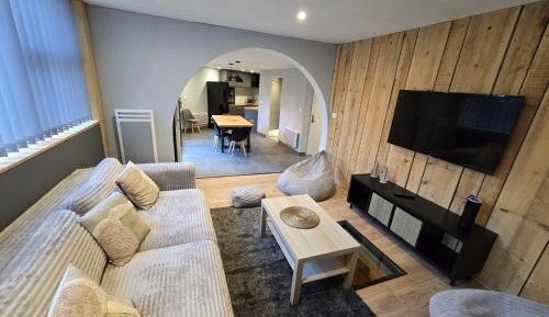 Three-Bedroom Apartment with Mountain View
