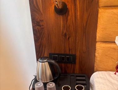 Deluxe Room (2 Adults + 1 Child)