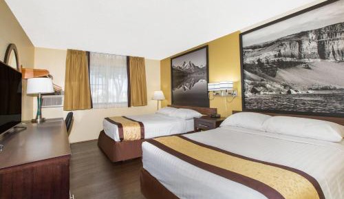 Queen Room with Two Queen Beds - Pet Friendly/Non-Smoking