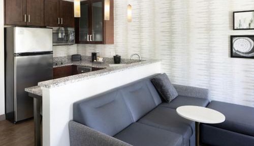 King Guest Room with Patio and Transfer Shower - Hearing And Mobility Accessible - River View