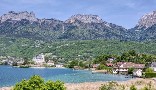 Apartment with Lake View