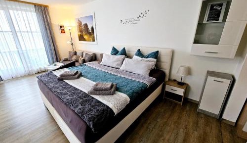 Apartment with Mountain View