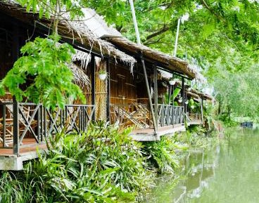 Deluxe Room (2 Adults + 1 Child)