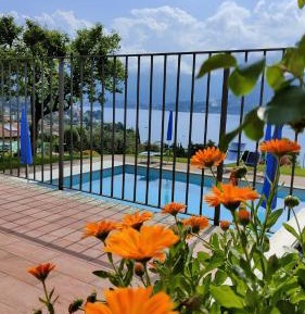 Studio with Terrace and Lake View