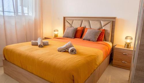 Two-Bedroom Deluxe Apartment with Balcony