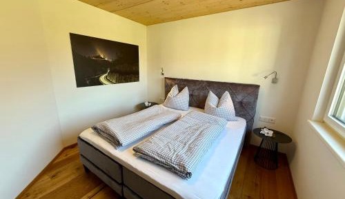 One-Bedroom Deluxe Apartment