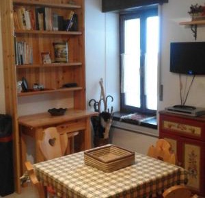 Apartment with Mountain View