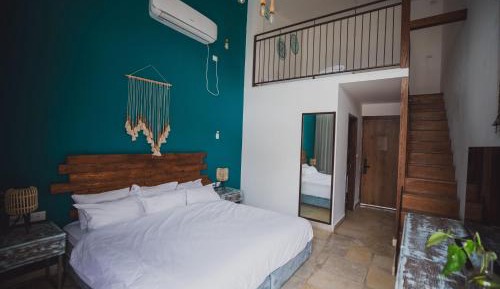 Gallery Shared Balcony 