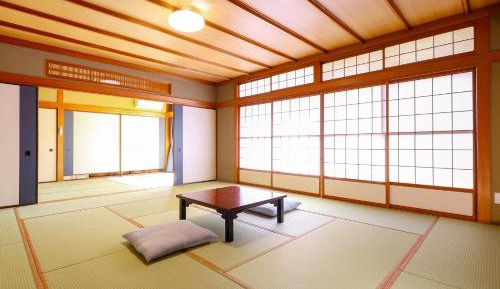 Standard Japanese-Western-Style Twin Room with 16+7.5 Tatami mats - Shared Bathroom - Non-Smoking