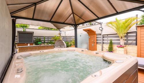 Deluxe Suite with Spa Bath