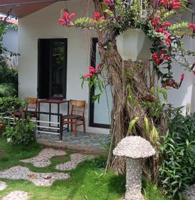 Bungalow with Garden View