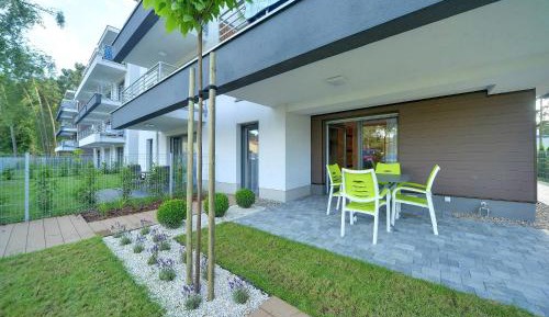One-Bedroom Apartment with Terrace