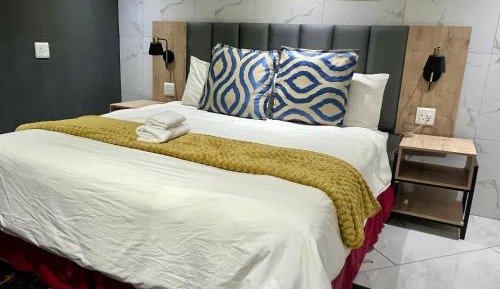 Deluxe Double Room (2 Adults + 1 Child)