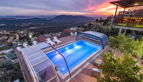 Villa with Garden View