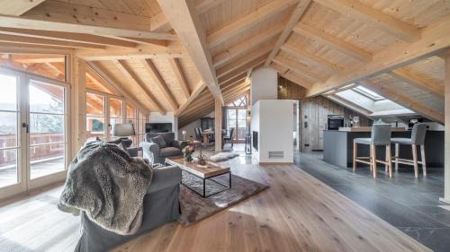 Two-Bedroom Deluxe Apartment with Balcony