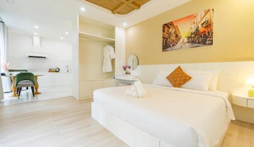 Deluxe One-Bedroom Apartment with City View