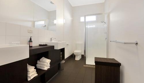 Queen Room with Shared Bathroom