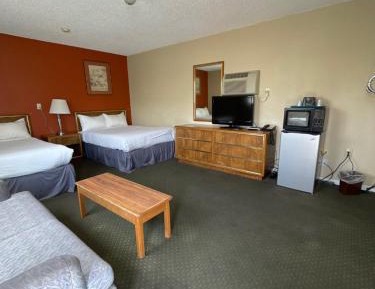 Queen Room with Two Queen Beds, Mobility Access and Bathtub with Grab Bars, Non-Smoking