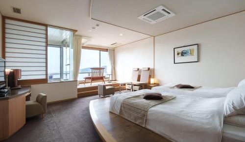 Ocean view twin room with jet bath