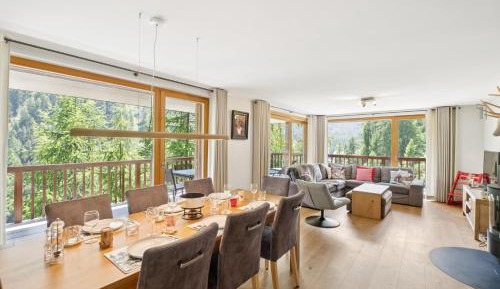 Deluxe Three-Bedroom Apartment