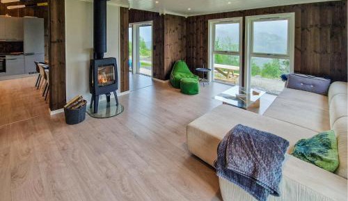 Three-Bedroom Holiday Home 