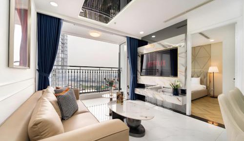 Three-Bedroom Apartment with Balcony