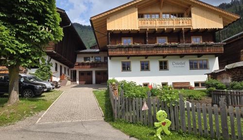 One-Bedroom Apartment with Shower
