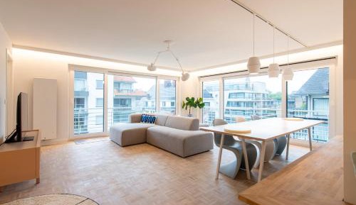 Three-Bedroom Apartment with Balcony