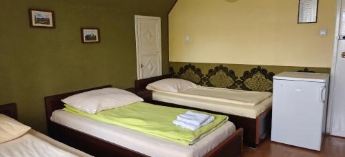 Quadruple Room with Shared Bathroom