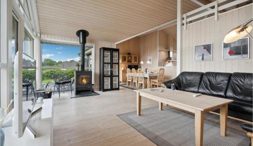 Three-Bedroom Holiday Home 