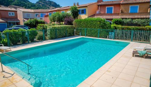 One-Bedroom Apartment with Terrace