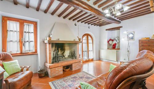 Apartment with Mountain View