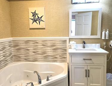 Studio with Spa Bath