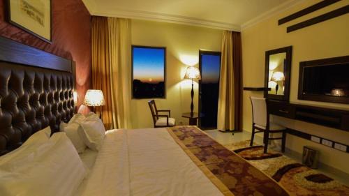 Double Room with Mountain View