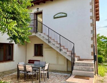 Three-Bedroom Apartment with Mountain View