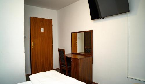 Standard Twin Room with Shared Bathroom