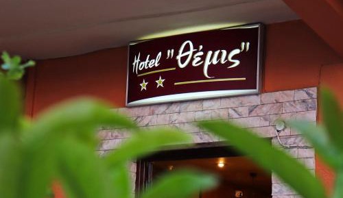 Deluxe One-Bedroom Apartment with Ocean View