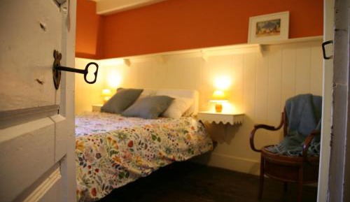 Three-Bedroom Apartment with Mountain View