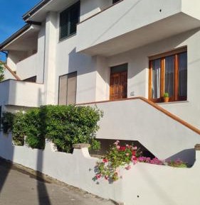 Three-Bedroom Apartment with Mountain View