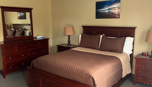 Deluxe Queen Suite