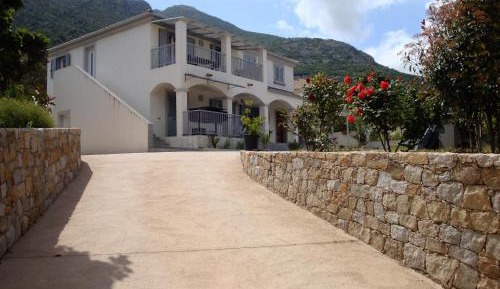 Apartment with Garden View