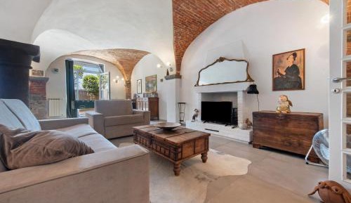 Superior One-Bedroom Apartment