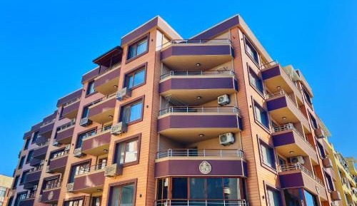 One-Bedroom Apartment with Balcony