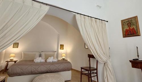 Deluxe Room (2 Adults + 1 Child)